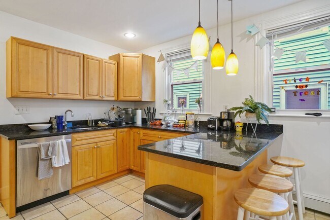 Building Photo - Great Mission Hill 4 bed