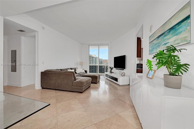 Building Photo - 16001 Collins Ave