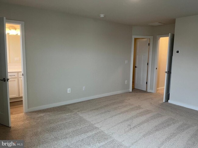 Building Photo - 90 Trotting Rd