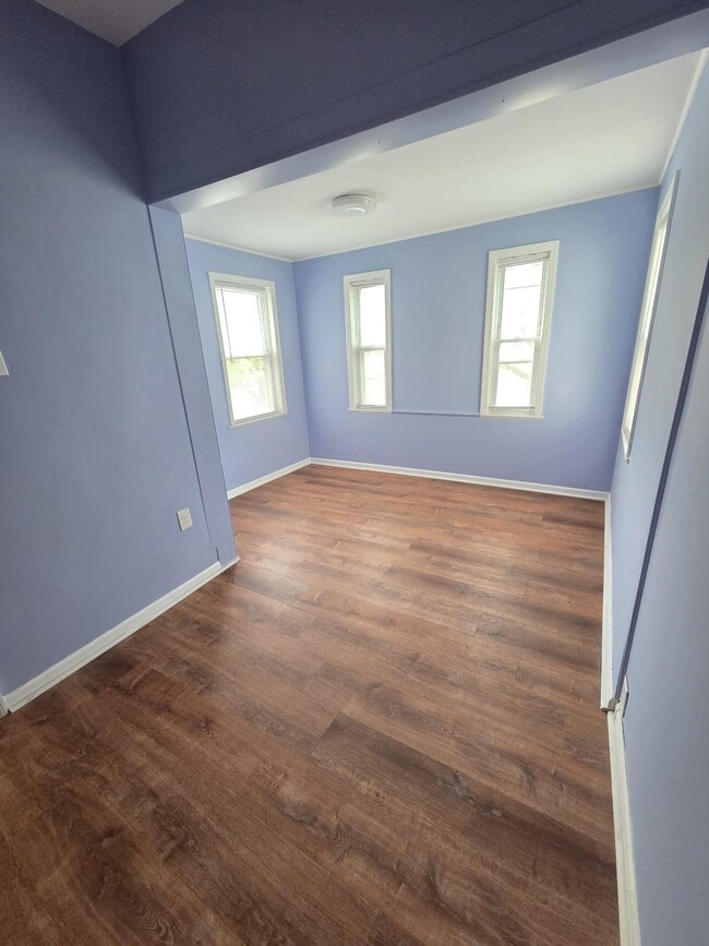 Building Photo - 364 Woodlawn Ave