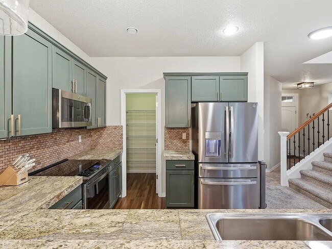 Building Photo - 61330 Huckleberry Pl