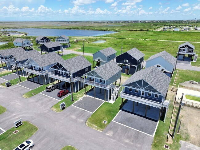 Building Photo - 1032 Sunset Cir