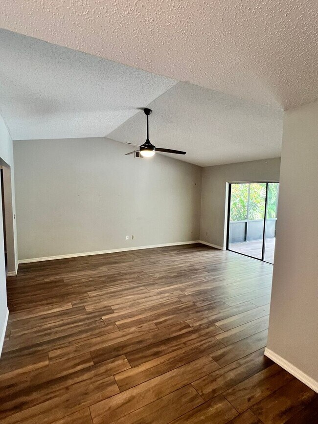Building Photo - BEAUTIFUL 3 BEDROOM POOL HOME IN SANDPIPER...