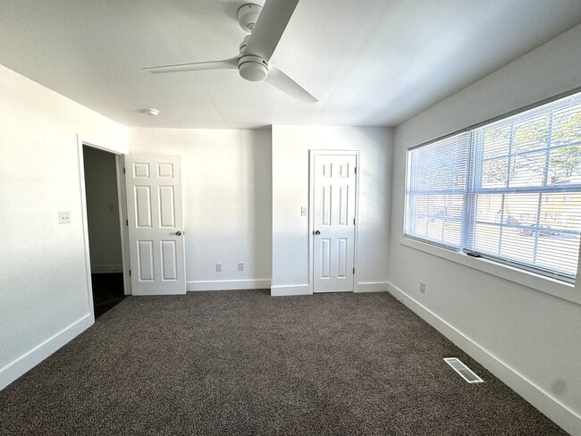 Building Photo - Completely Remodeled 2BR/1.5BA Townhome – City Convenience!