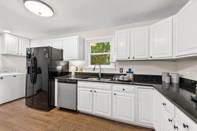 Building Photo - Sought after Madison Park House for Rent