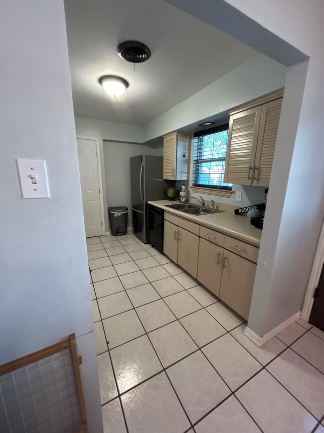 Building Photo - 11341 Dalron Dr