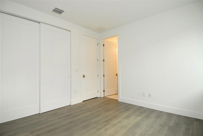 Building Photo - 1421 SW 23rd Ct