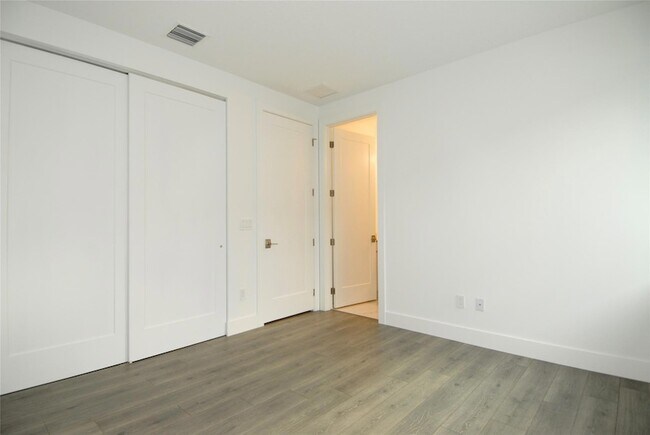 Building Photo - 1435 SW 23rd St