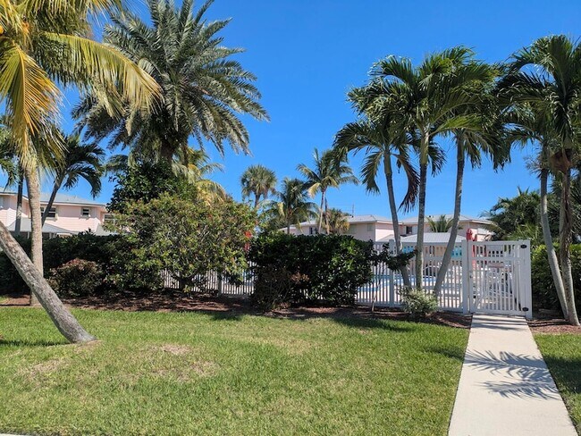 Building Photo - 1772 Gulfstream Ave