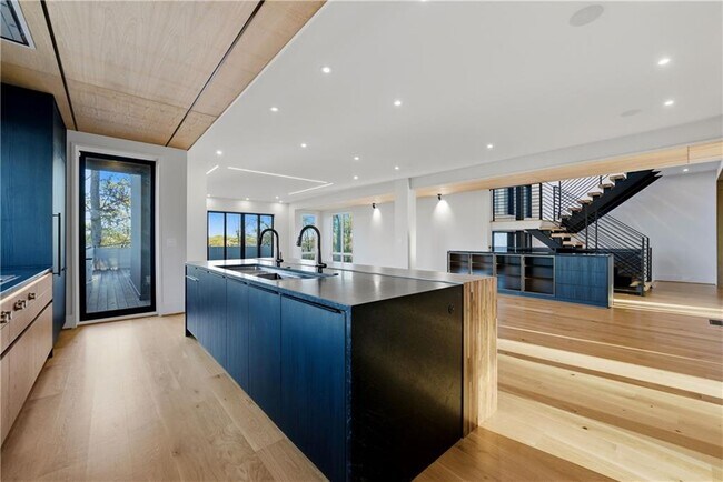 Building Photo - 1033 Reeder Cir NE