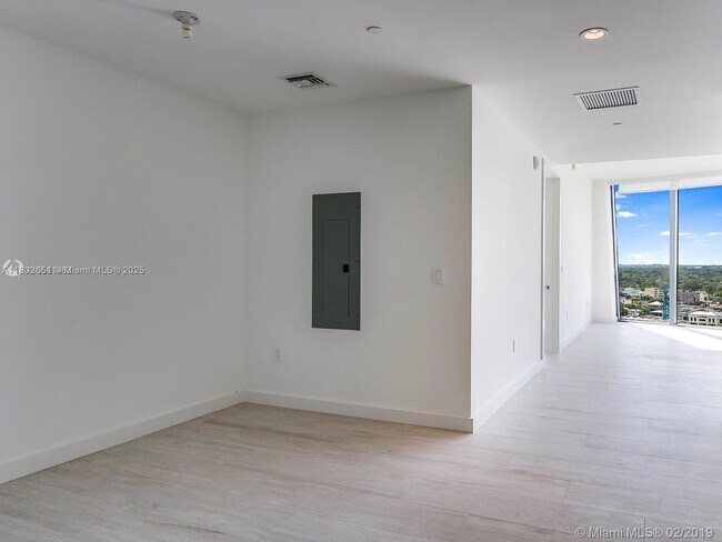 Building Photo - 2831 S Bayshore Dr
