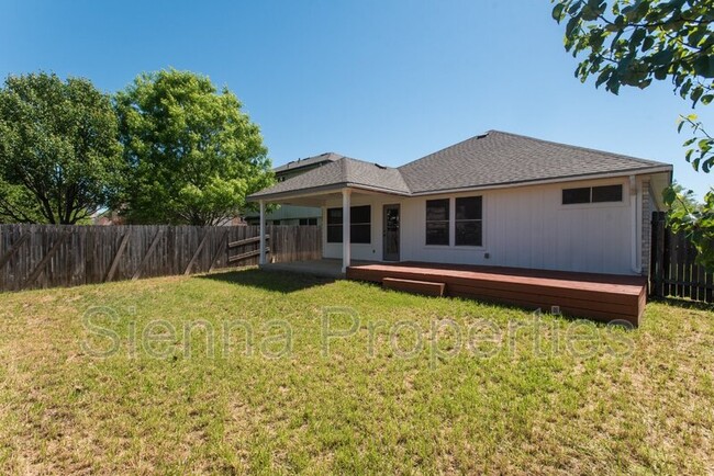 Building Photo - 909 House Creek Dr