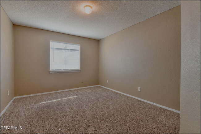 Building Photo - 3404 Blue Earth Ln