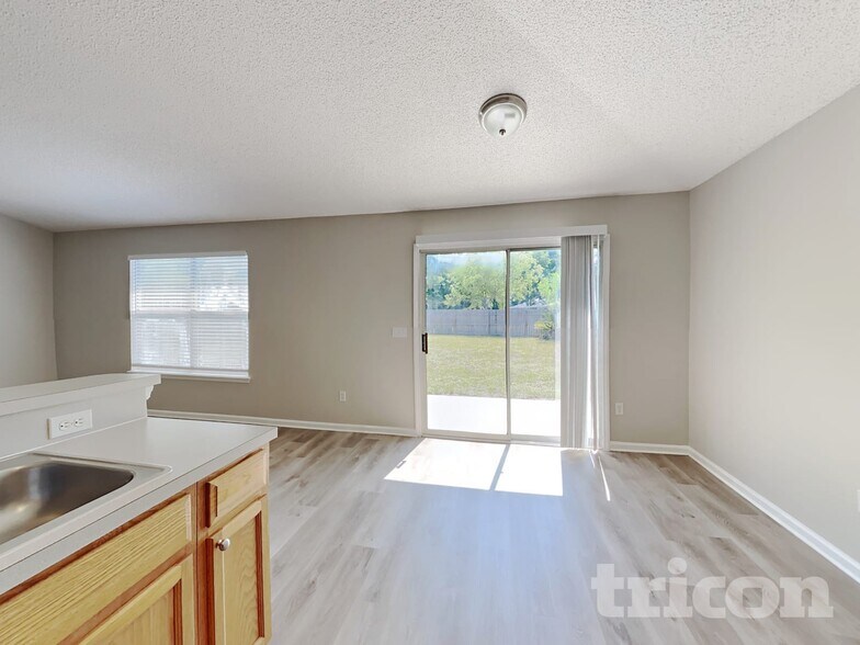 Building Photo - 500 Prosperity Lake Dr