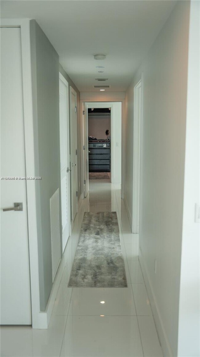 Building Photo - 1080 Brickell Ave