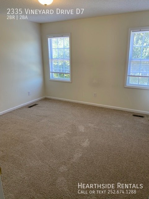 Building Photo - 2335 Vineyard Dr