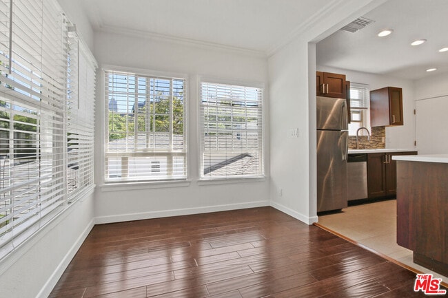 Building Photo - 1335 S Roxbury Dr