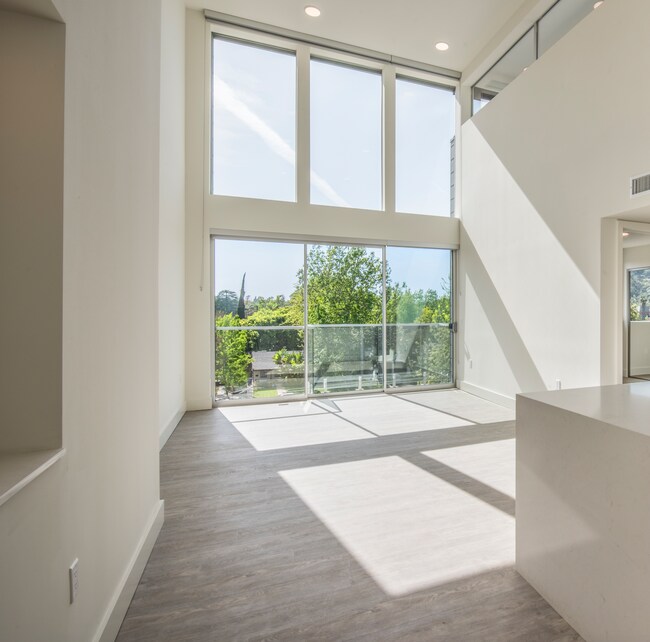 Building Photo - 12117 Valleyheart Dr