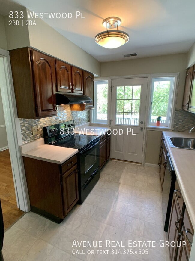 Building Photo - 833 Westwood Pl