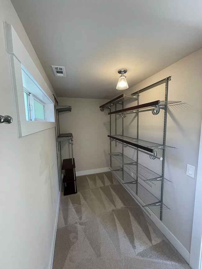 Building Photo - 1144 N 160th St