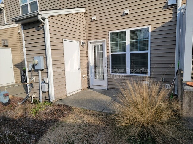 Building Photo - 100 Stratford Lakes Dr