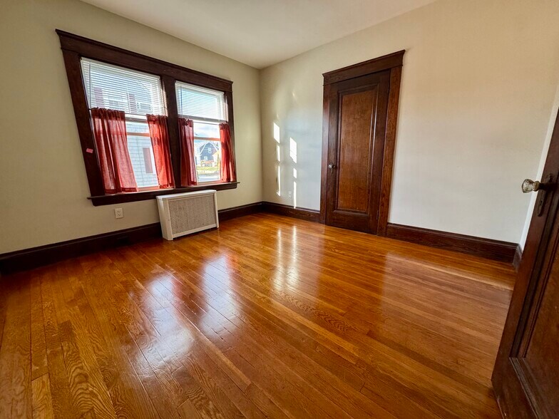 Building Photo - 16 Davis Ave