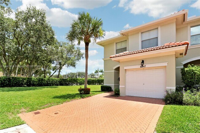 Building Photo - 6047 Seminole Gardens Cir