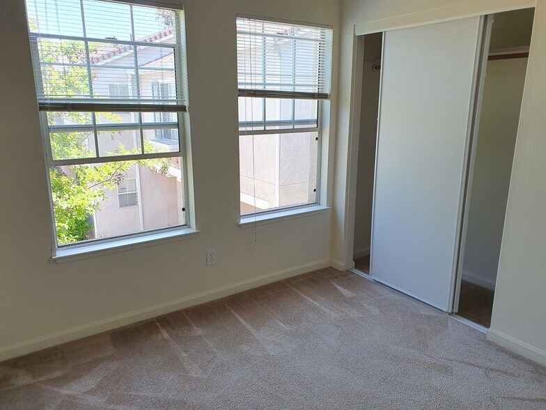 Building Photo - 1505 Hermocilla Way
