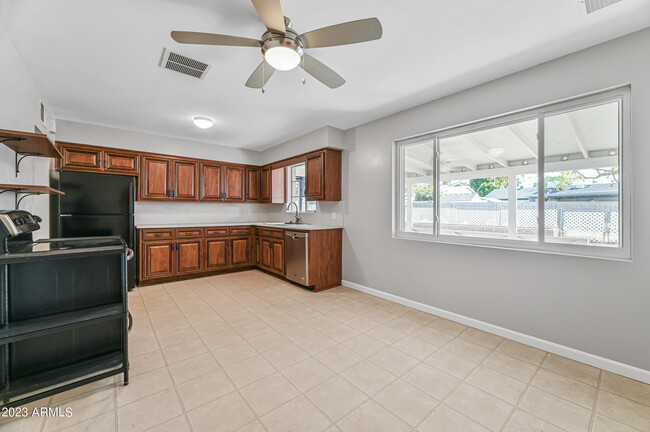 Building Photo - 1227 E Las Palmaritas Dr