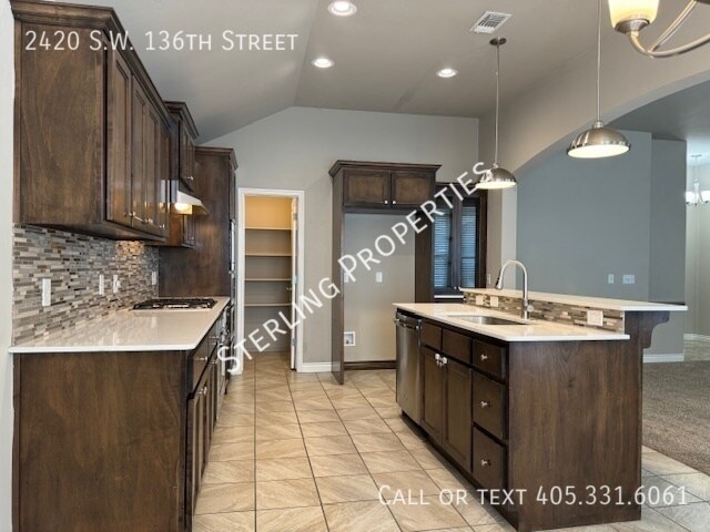 Building Photo - 2420 SW 136th St