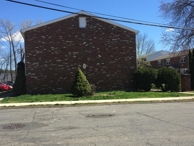 Building Photo - 43 Hiltbrand Rd