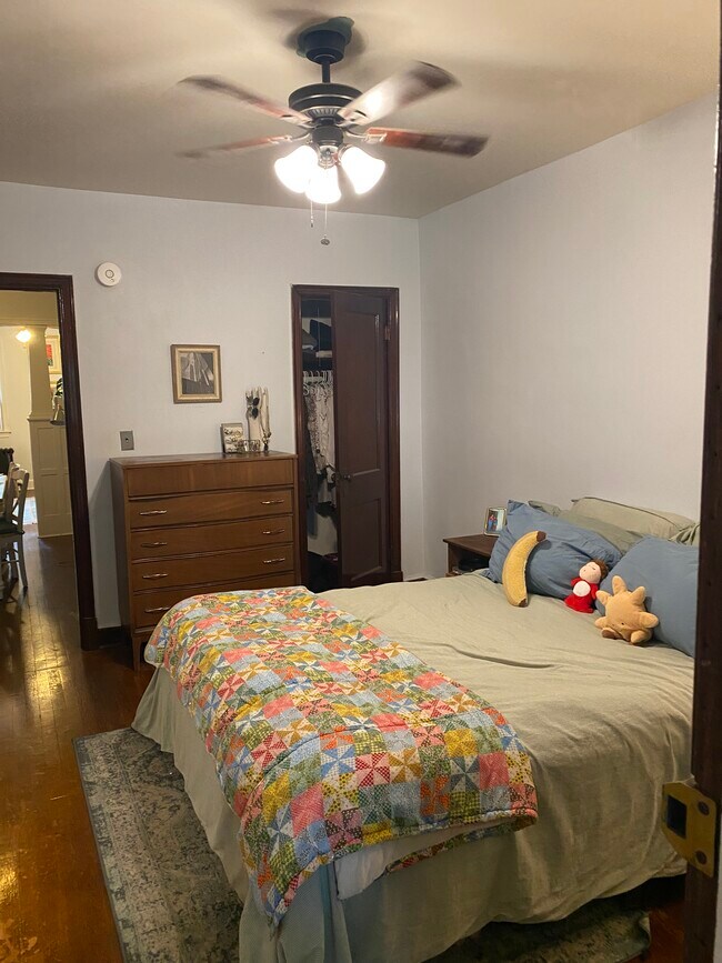Bedroom w - 3914 9th St NE