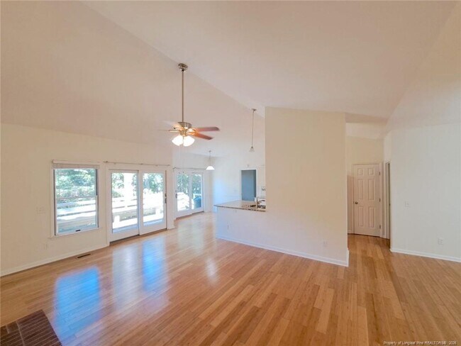 Building Photo - 420 Sugar Pine Dr