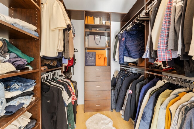 Building Photo - 736 W Melrose St