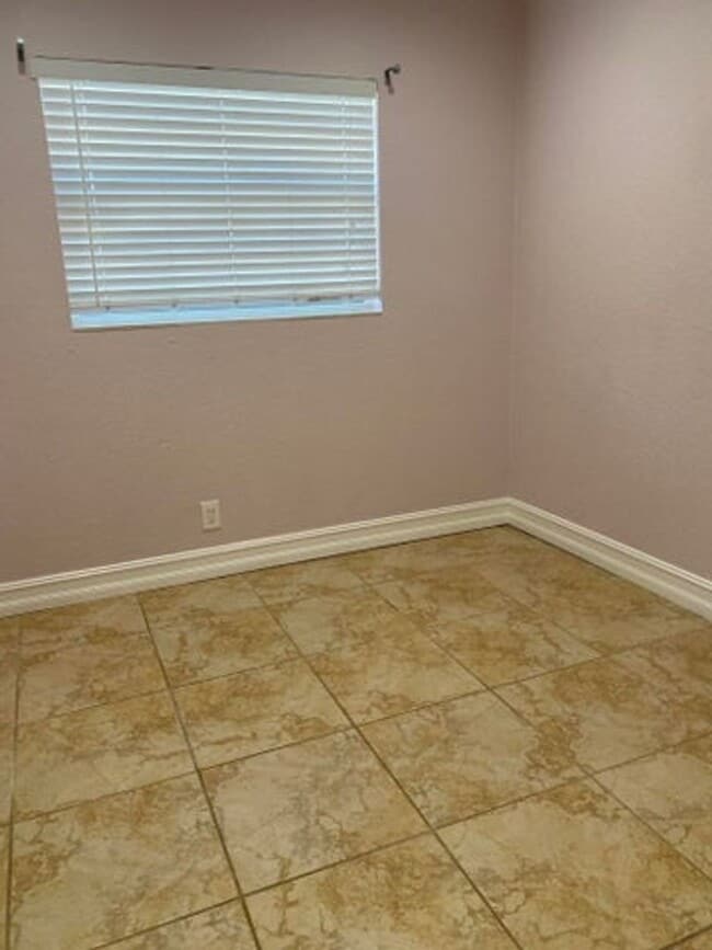 Building Photo - 3436 Housatonic Dr