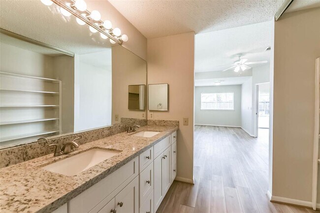 Building Photo - 9622 Oldenburg Ln