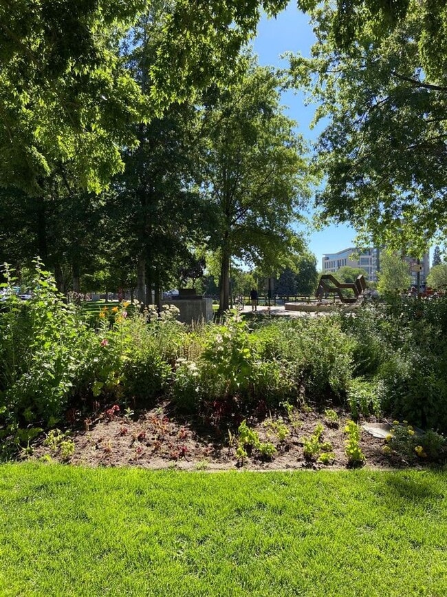 Building Photo - 2bd, 2ba Reno Bungalow in the Riverwalk Di...