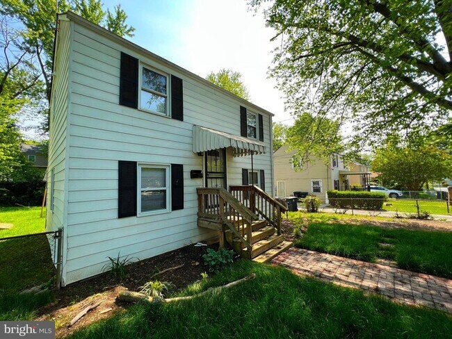 Building Photo - 7009 Hawthorne St