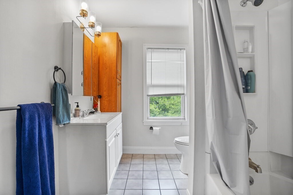 Building Photo - 140 D St