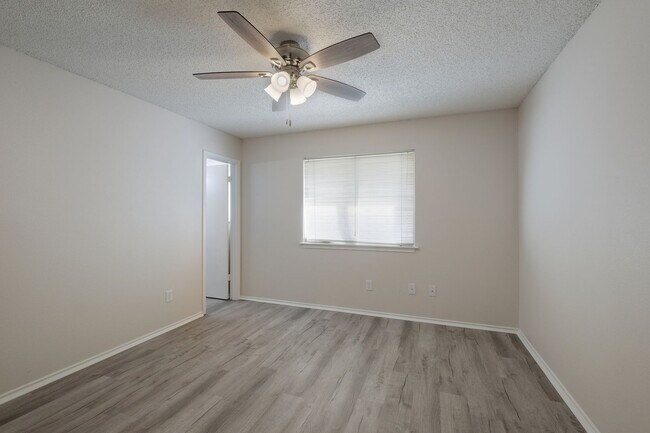 Building Photo - 629 Fern Meadow Dr