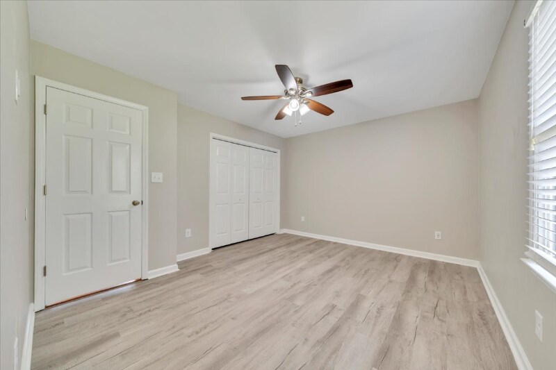 Building Photo - 1905 Summerfield Dr