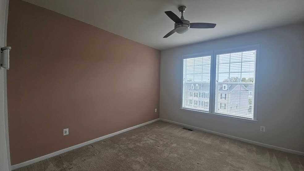 Building Photo - 9072 Fox Stream Way