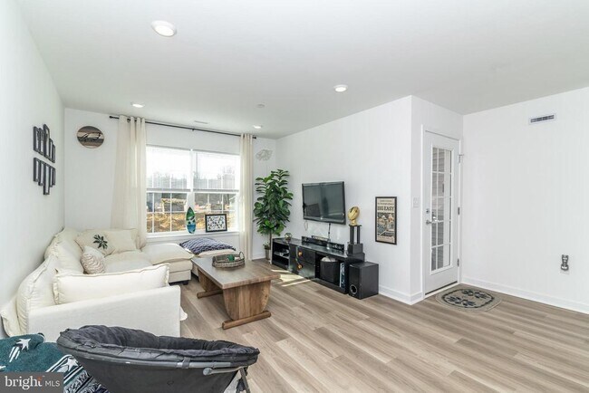 Building Photo - 41 Barnes Wy