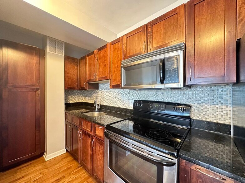 Building Photo - 4180 N Marine Dr
