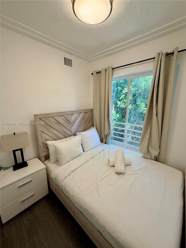 Building Photo - 1542 Jefferson Ave