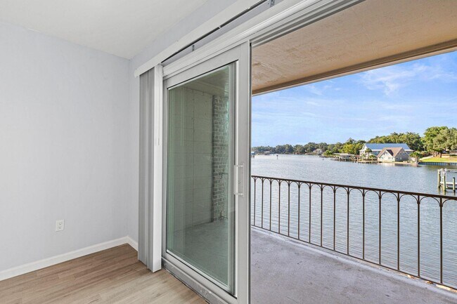 Building Photo - 210 Pelham Rd