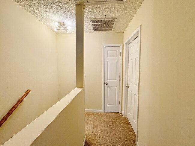 Building Photo - 1062 Ebenezer Avenue Ext