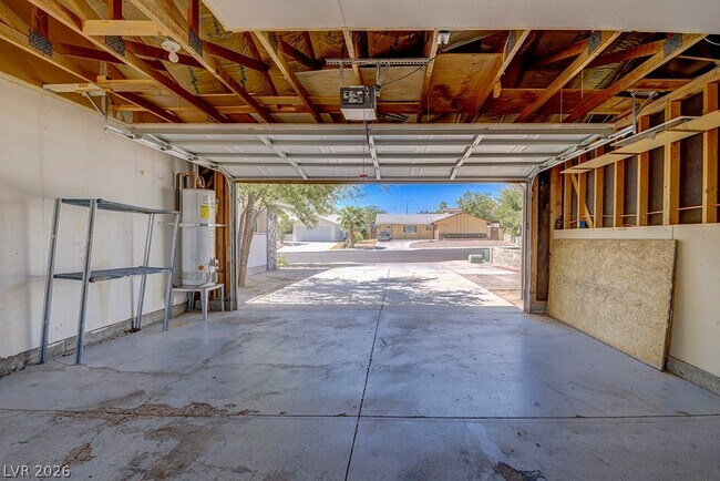 Building Photo - 3990 E Syracuse Dr