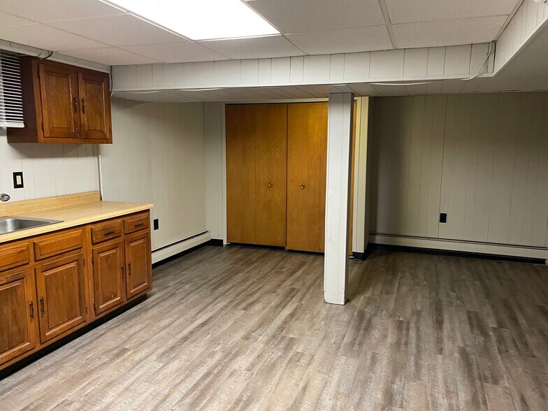 Building Photo - 34130 Utica Rd