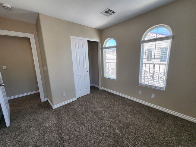 Building Photo - Beautiful Home in Summerlin
